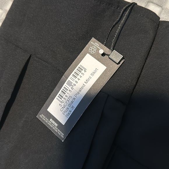 PrettyLittleThing Black Pleated Mini Skirt NWT - Picture 5 of 11